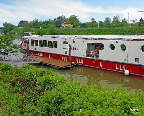 Fahrrad und Schiff in Italien