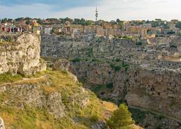 Matera lies on the karst plateau of the Murgia above the deeply incised valley of the Gravina di Matera.