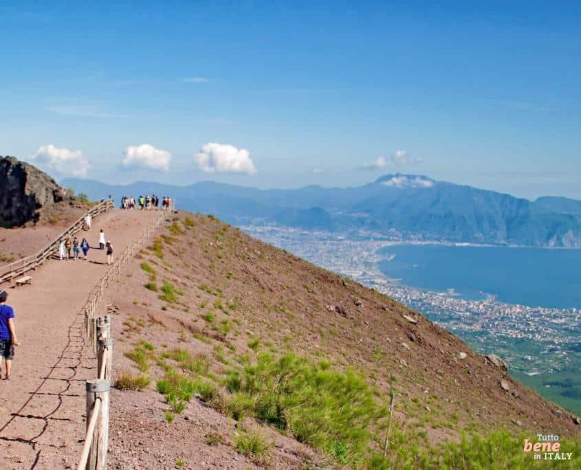 Vesuvius above Pompeii and Herculaneum • m24o Vesuvius near Naples