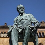 Italienischer Komponist Giuseppe Verdi Statue Busseto • © Copyright - Adobe Italienischer Komponist Giuseppe Verdi Statue Busseto