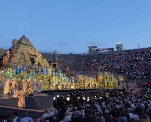 Monumental performance of the opera Aida at the ancient Arena di Verona at night. - Foto Ennevi - Courtesy of Fondazione Arena di Verona