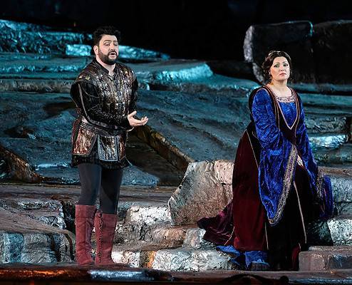 Anna Netrebko and Yusif Eyvazov performing on stage at the Arena di Verona in Il Trovatore. - Foto Ennevi - Courtesy of Fondazione Arena di Verona
