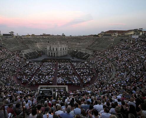 Stage photo of the opera Nabucco featuring the famous Hebrew Slaves Choir at Arena di Verona. - Foto Ennevi - Courtesy of Fondazione Arena di Verona