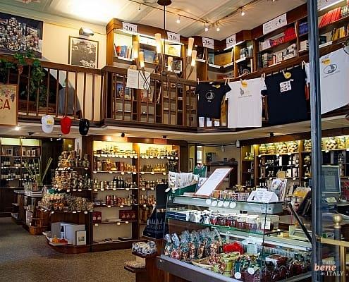 Wine shop in Alba • m24o Typical products of Alba in Piedmont