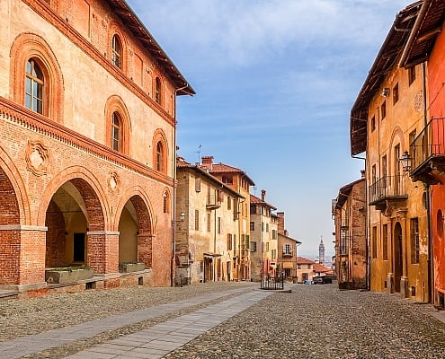 Old town of Saluzzo, Italy. • Rostislav Glinsky Photography - stock.adobe.com Colorful houses and cobbled street in old town of Saluzzo in Piedmont, Northern Italy.
