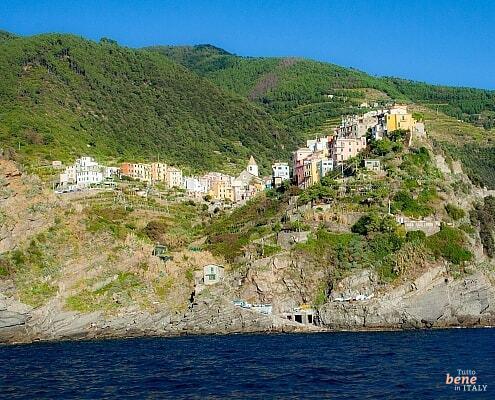 Corniglia auf dem Felsen der Cinque Terre an der ligurischen Küste in Italien