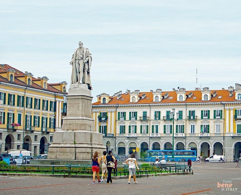 Piazza Galimberti im Herzen von Cuneo im Piemont • m24o Cuneo, Piazza Galimberti, das Herz von Cuneo