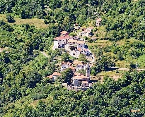 Piedmont-Campassi • m24o Hiking in the Appennines between Piedmont and Liguria, village Campassi
