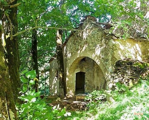 Wandern zwischen Piemont und Ligurien im Apennin, Kirche in Reneuzzi