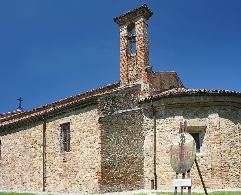 Römische Kirche Pieve di San Pietro in Volpedo bei Tortona im Piemont, Italien