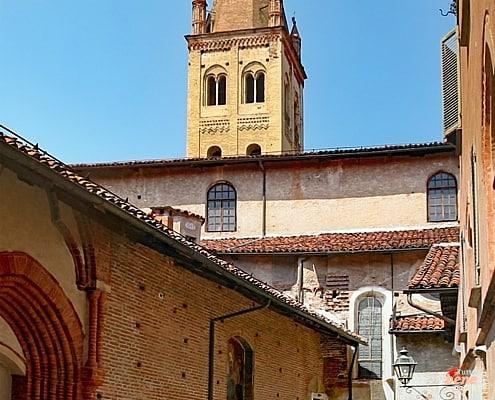 Torre Civica in Saluzzo im Piemont, Italien • m24o Torre Civica in Saluzzo im Piemont, Italien