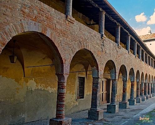 Tortona Innenhof • m24o Tortona im Piemont, Italien