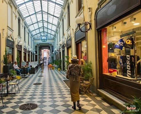 Alessandria La Galleria Guerci • m24o Galleria Guerci mit berühmtem Restaurant und Pasticceria in Alessandria, Piemont, Italien