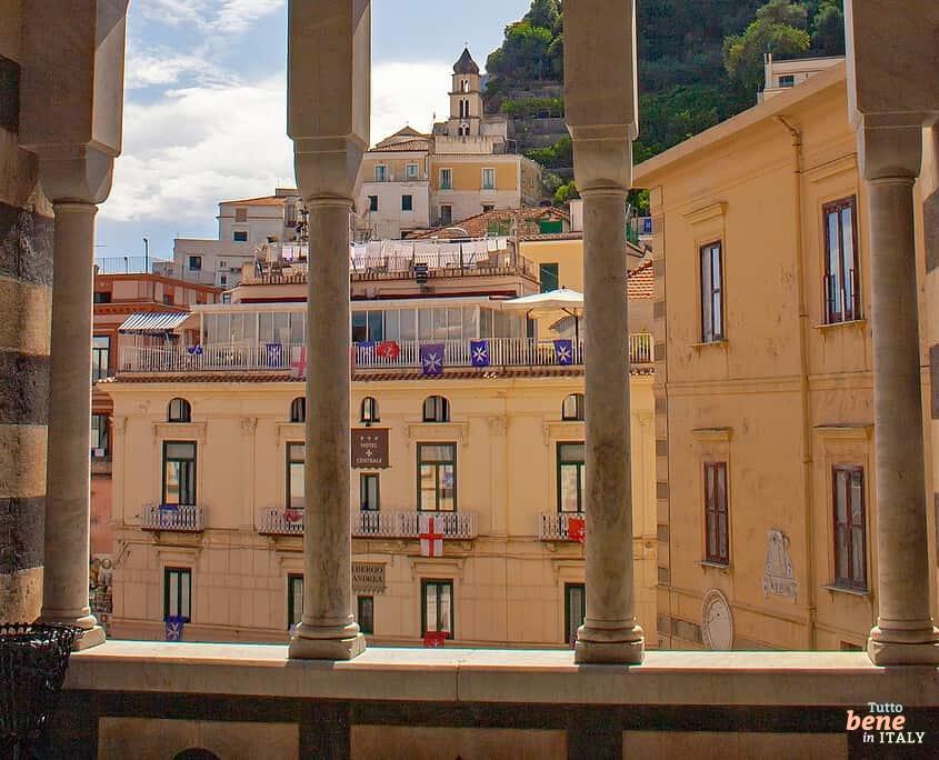 Kreuzgang des Paradieses Blick über die Stadt • m24o Kreuzgang des Paradieses Blick über Amalfi