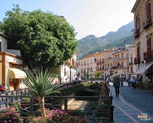 The Reginna River is routed through Maiori in a river bed with flowers • m24o The Reginna River is routed through Maiori in a river bed with flowers