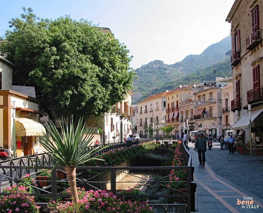 The Reginna River is routed through Maiori in a river bed with flowers • m24o The Reginna River is routed through Maiori in a river bed with flowers