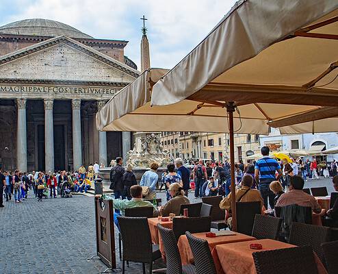 Pantheon and square for lunch break