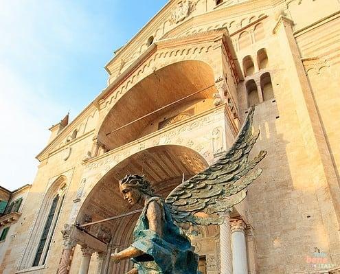 Der Engel vor dem Dom von Verona • m24o Der Engel vor dem Dom von Verona