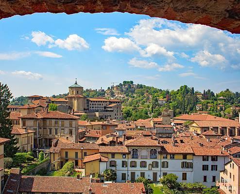 Panoramablick über Bergamo von Città Alta • m24o Panoramablick über Bergamo von Città Alta