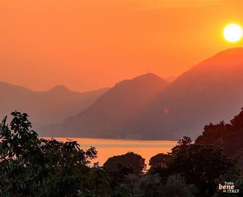 Romantischer Sonnenuntergang am Iseo See • m24o Romantischer Sonnenuntergang am Iseo See