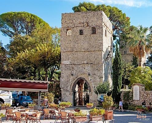 Entrance to Villa Rufolo – Torre Moresca Ravello • m24o The historic Torre Moresca (Moorish Tower) at the entrance of Villa Rufolo in Ravello with Café Klingsor in the foreground.
