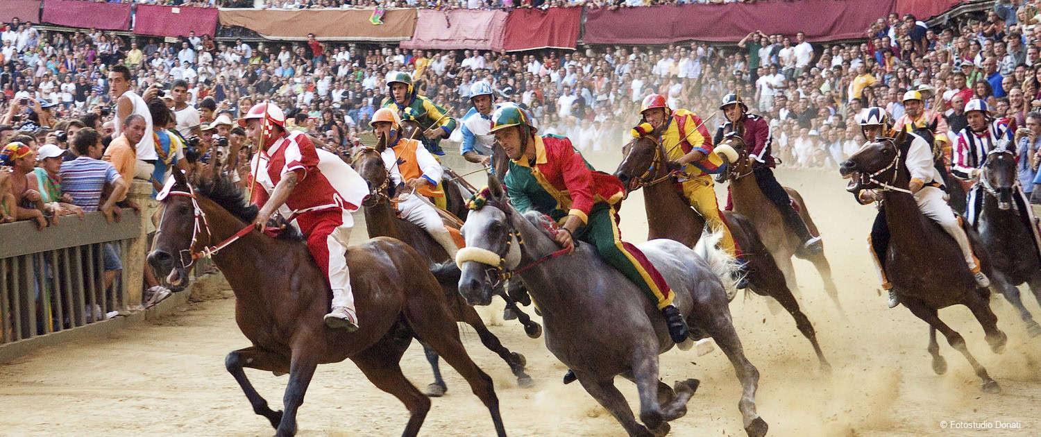 Palio di Siena, das härteste Pferderennen der Welt