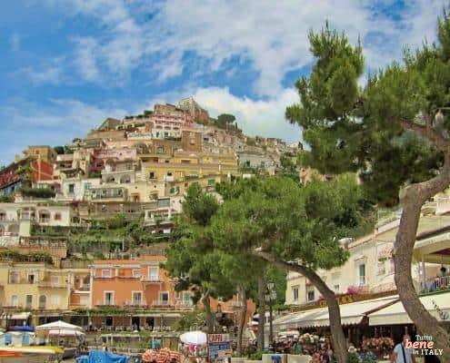 Beautiful and breathtaking is the Amalfi Coast The Amalfi Coast - Holidays on one of the most beautiful coasts in the world, in a fairytale landscape, with the scent of blossoms and lemons.