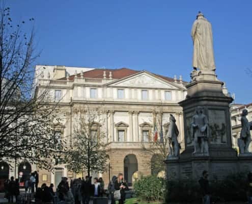 Monument Leonardo da Vinci in Piazza della Scala