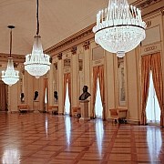 Foyer Toscanini – Exclusive Intermission at La Scala • m24o The magnificent Foyer Toscanini at Teatro alla Scala in Milan with grand chandeliers and polished parquet floors