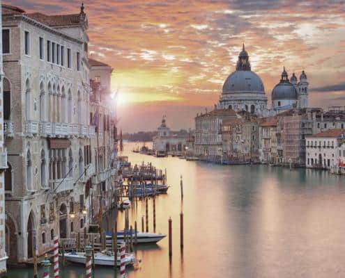 Venezia Canal Grande • ©rudi1976 - stock.adobe.com Grand Canal and Basilica of Santa Maria della Salute in Venice