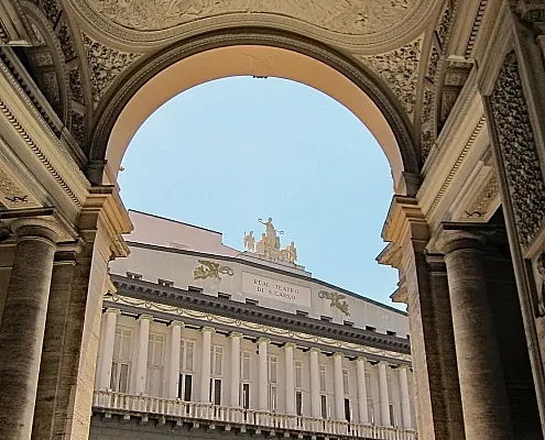 Neapel Musikreise (3 Tage) Das Teatro San Carlo in Neapel ist ein akustisches Juwel.