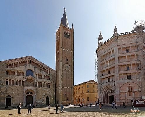 Parma - Piazza del Duomo • m24o Domplatz in Parma mit Kathedrale, Baptisterium und Glockenturm