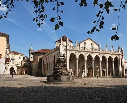 Sehenswürdikteinen in Biella, Piemont Besuchen Sie die Kathedrale von Biella in der Unterstadt