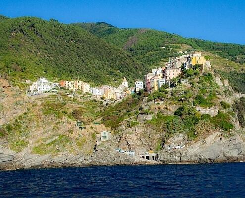 Corniglia auf dem Felsen der Cinque Terre an der ligurischen Küste in Italien