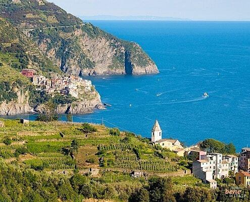 Hiking in the Cinqueterre from Corniglia to Manarola • m24o View from from Corniglia to Manarola over Volastra on the hiking trail of the Cinqueterre