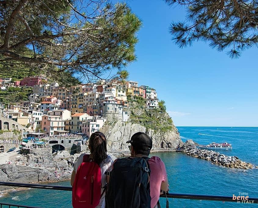 Romantischer Blick auf Manarola in den Cinque Terre Romantischer Blick auf Manarola in den Cinque Terre