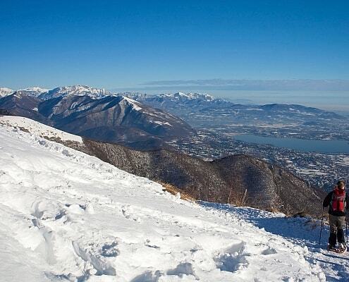 Hike to Monte Bolettone with view to the Lake Como and Padana