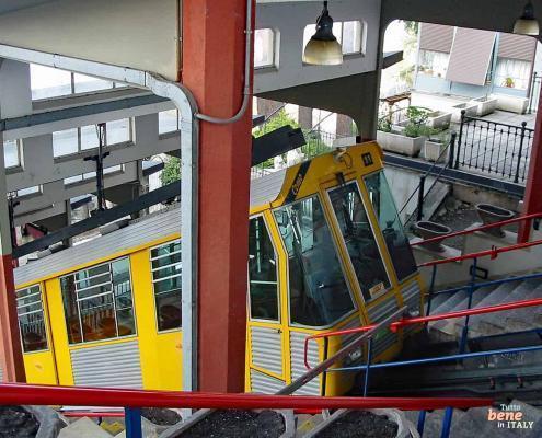 Seilbahn von Como nach Brunate in der Lombardei, Italien • m24o Seilbahn von Como nach Brunate in der Lombardei, Italien