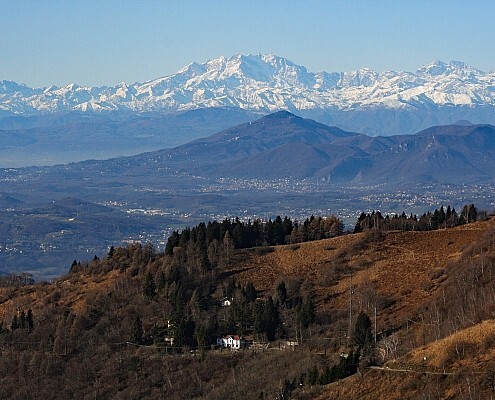 Lombardy Hiking Lake Como, view to Monte Rosa in the West