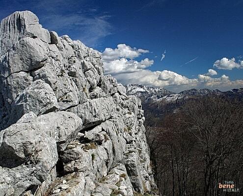 Felsen von Malascarpa am Comer See in der Lombardei • m24o Felsen von Malascarpa am Comer See in der Lombardei