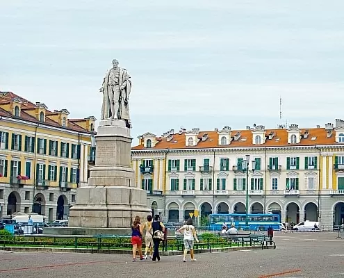 Cuneo, Piazza Galimberti, das Herz von Cuneo