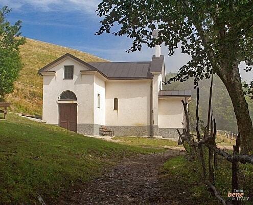 Kapelle am Monte Antola zwischen Piemont und Ligurien • m24o Kapelle am Monte Antola zwischen Piemont und Ligurien