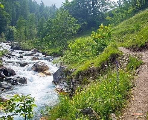 Wandern im Piemont am Fluss Po • m24o Wanderweg entlang des Flusses Po von Crissolo nach Pian del Re im Piemont