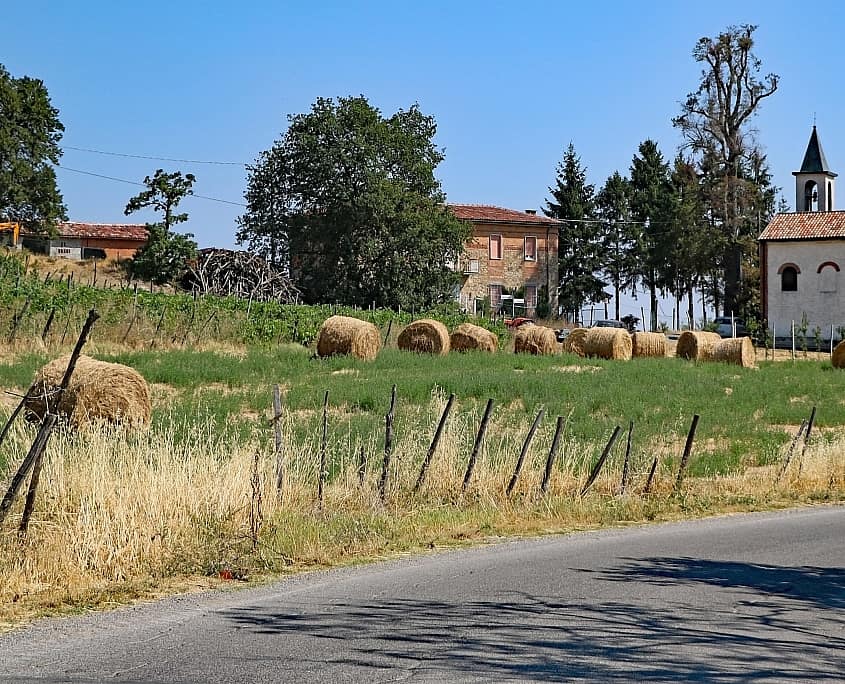Typische Landschaft um Tortona im Piemont, Italien