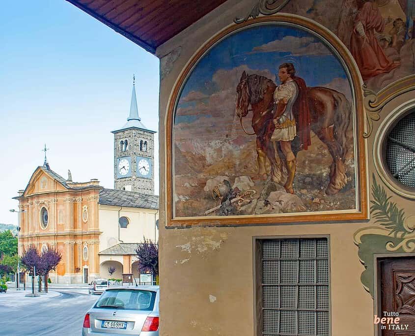Paesana im Tal des Po im Piemont, Italien • m24o Paesana ist eine kleine Stadt im Tal des Po im Piemont, Italien