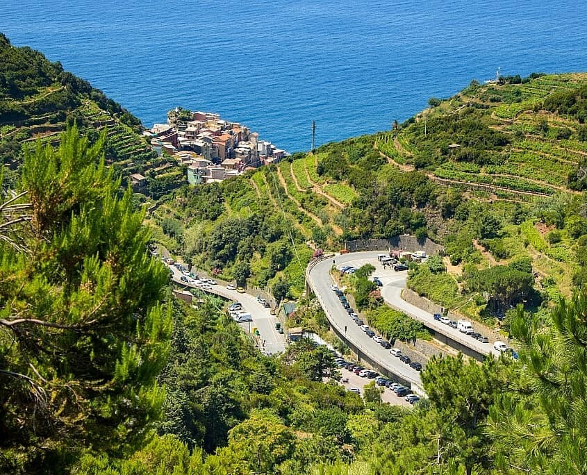 Serpentinen-Straße nach Manarola in den Cinque Terre