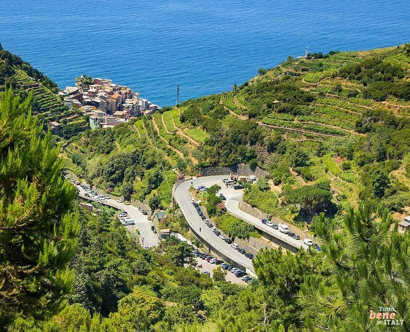 Serpentinen-Straße nach Manarola in den Cinque Terre Serpentinen-Straße nach Manarola in den Cinque Terre