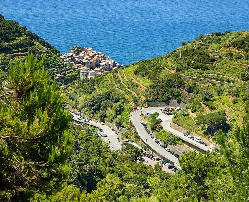Serpentinen-Straße nach Manarola in den Cinque Terre