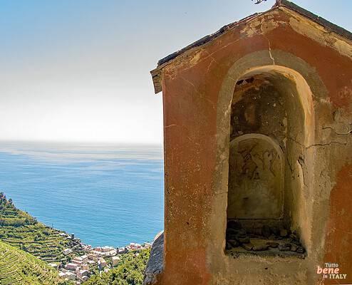 Kapelle am Wanderweg zur Wallfahrtskirche Nostra Signora di Reggio oberhalb von Vernazza in den Cinque Terre • m24o Kapelle am Wanderweg zur Wallfahrtskirche Nostra Signora di Reggio oberhalb von Vernazza in den Cinque Terre