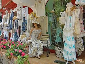 Romantic alley in Positano with the famous Positano fashion • m24o Romantic alley in Positano with the famous Positano fashion